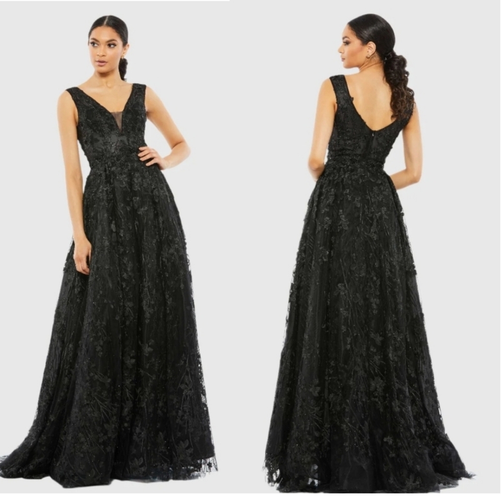 Mac Duggal Black Floral Embroidered Illusion V-Neck Gown SZ 8 A20131 NEW
